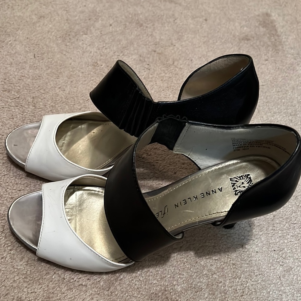 Anne Klein black white shoes worn once to a wedding. Size 9.